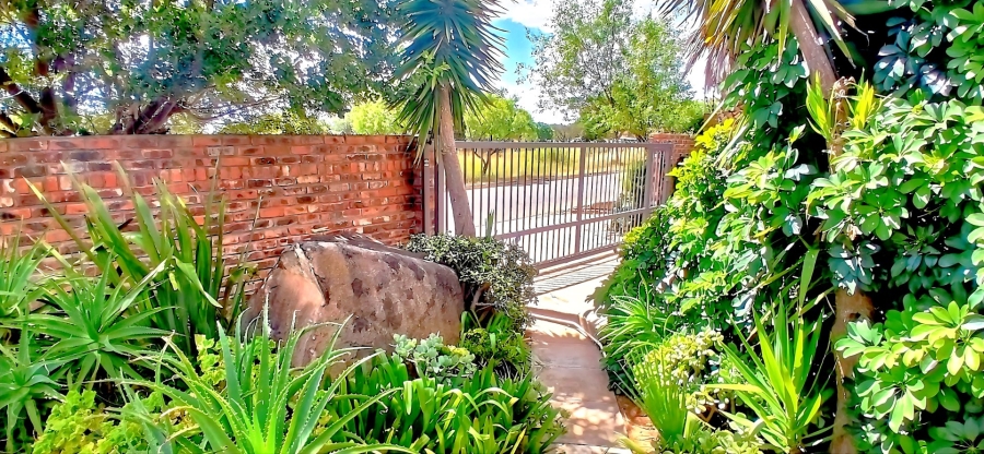 5 Bedroom Property for Sale in Langenhovenpark Free State